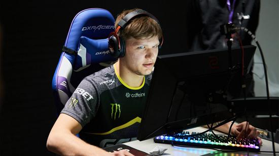 社媒话题裂